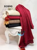 شال مخمل سبک پاییزه پم پم دار کد nil93990